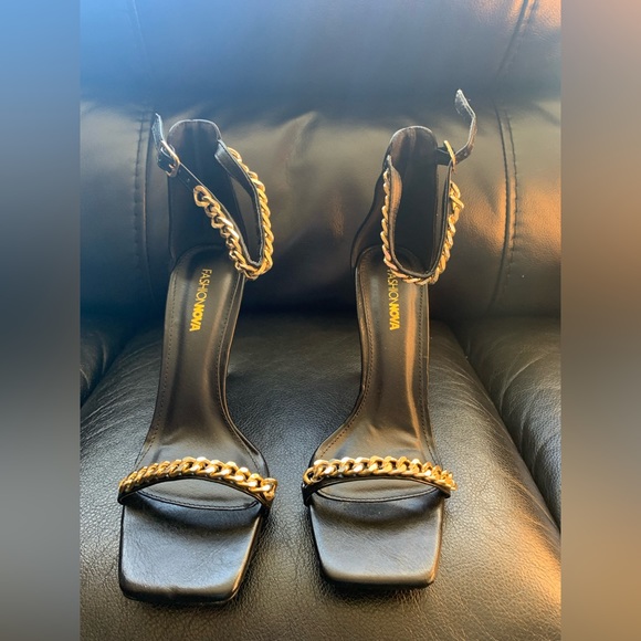 Fashion Nova Let Me Know Chain Heeled Sandals | Size 8 | Black - Picture 3 of 7